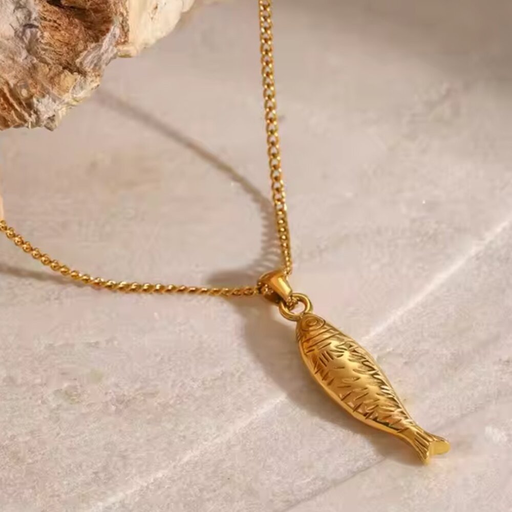 Waterproof Gold Sardine Necklace Coastal Fish Pendant for Summer Outfits PRETTY - Picture 6 of 12